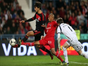 Benfica vence Gil Vicente e mantém liderança ao lado do Porto