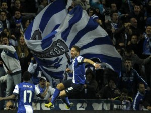 João Moutinho comemora gol que deu vitória ao Porto