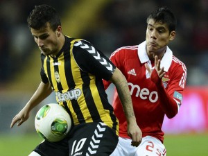 Benfica vence o lanterna Beira-Mar e se isola na liderança